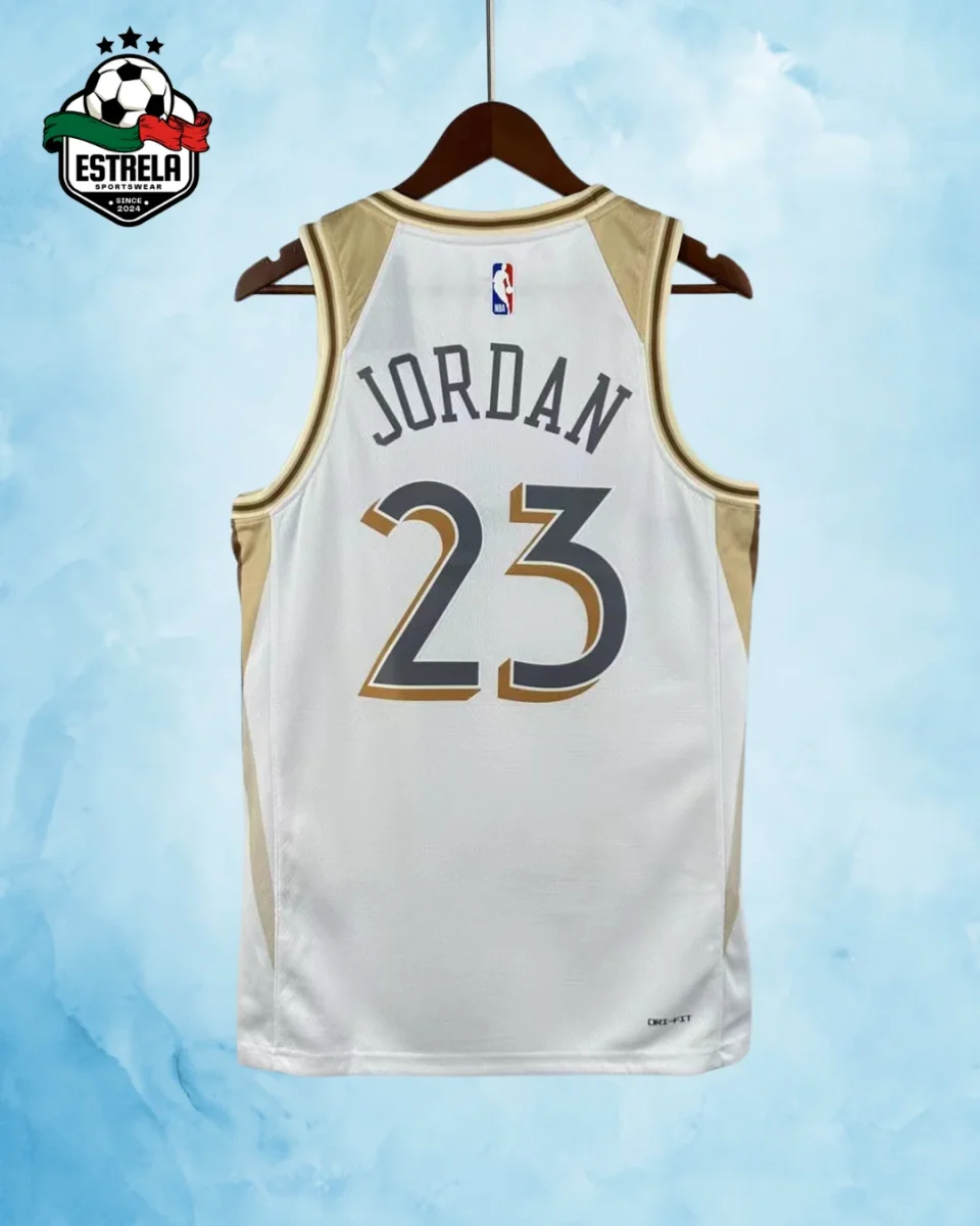 Chicago Bulls - Michael Jordan 23 - Branca 3 - Image 3